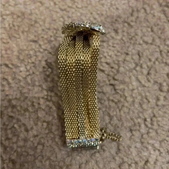 Hobe Mesh Gold Bracelet - Picture 8 of 9